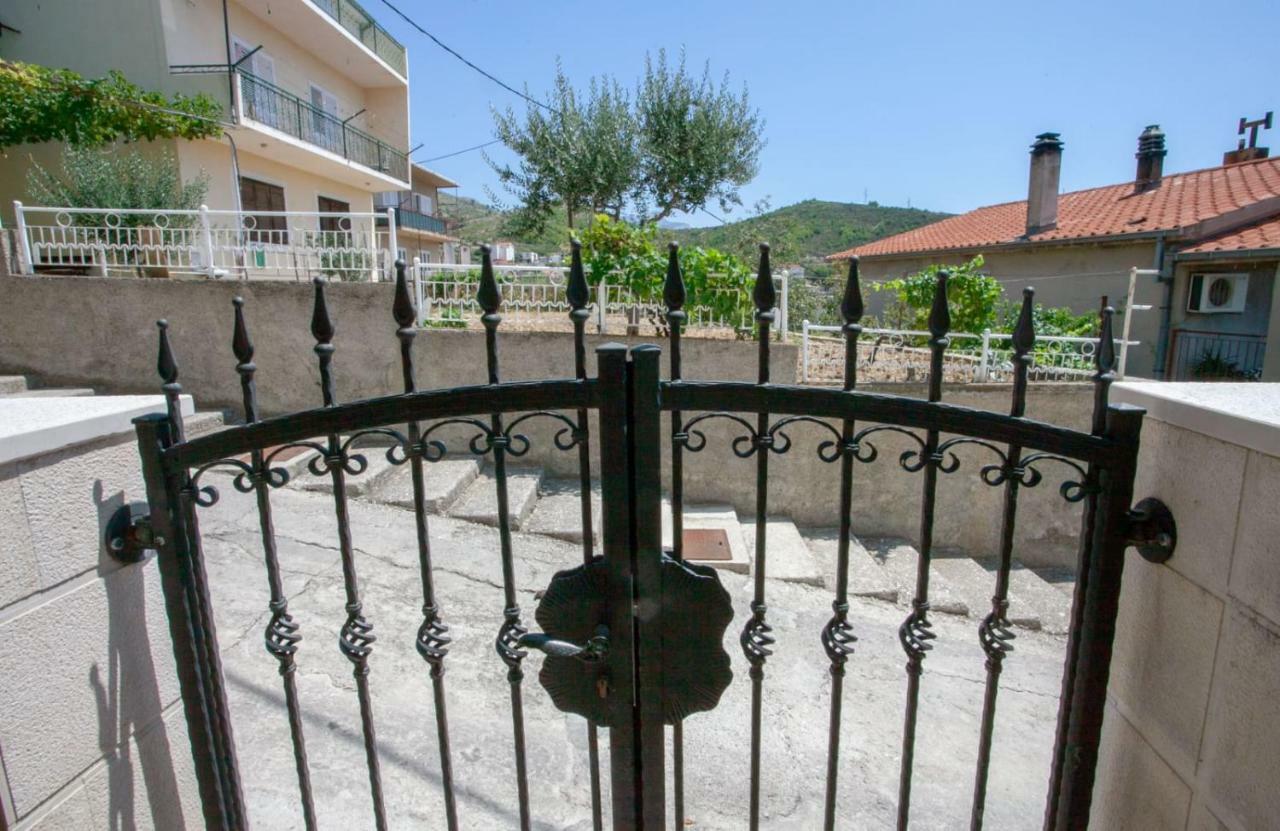 Apartamento Dispet Dugi Rat Exterior foto