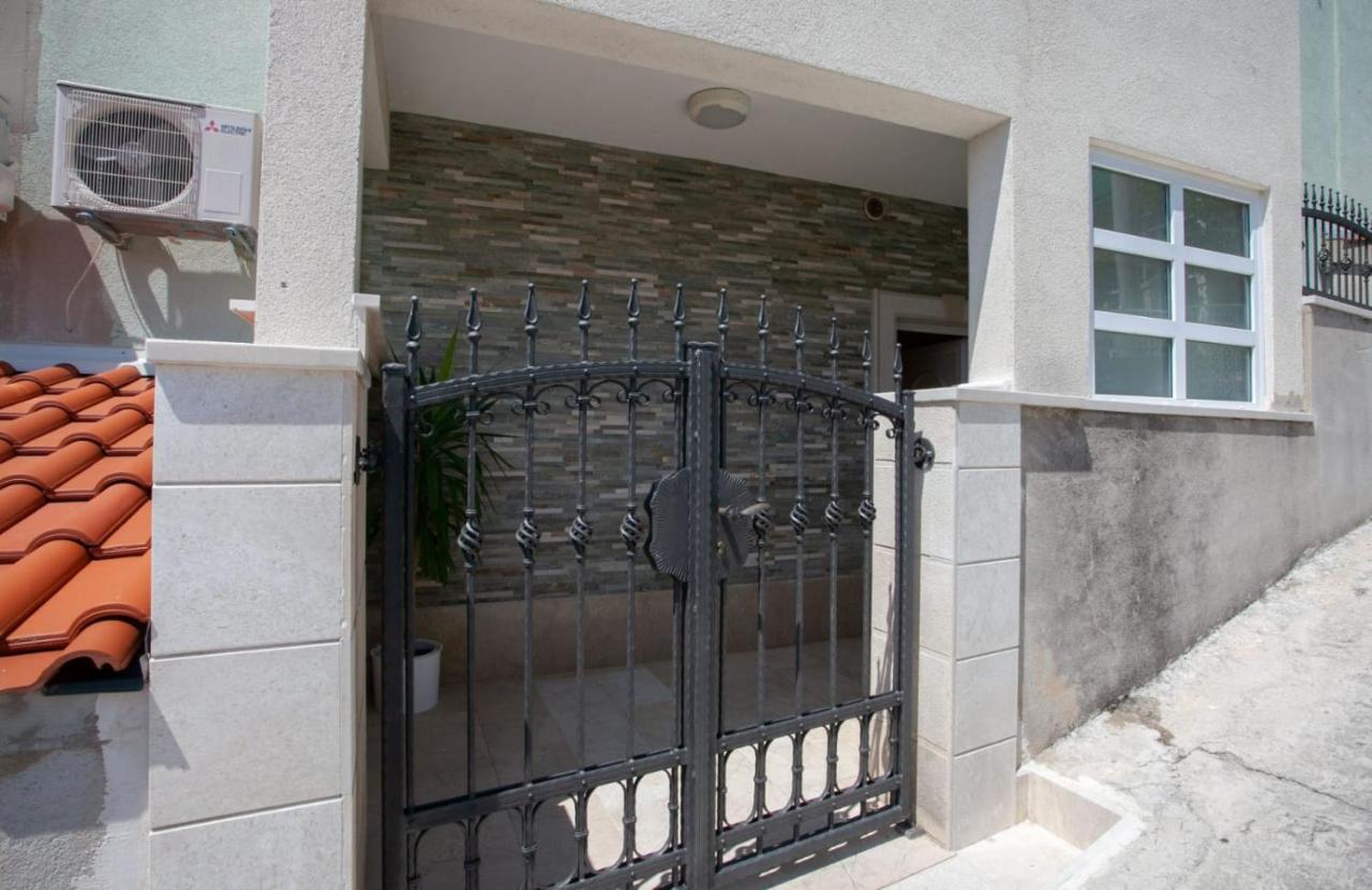 Apartamento Dispet Dugi Rat Exterior foto